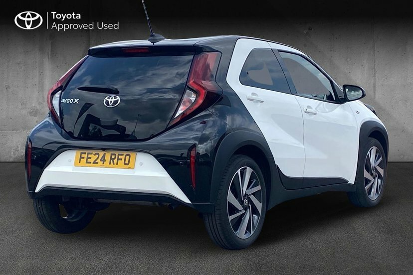Toyota Aygo X 1.0 Vvt-i Edge Hatchback 72 Ps FE24RFO White #2