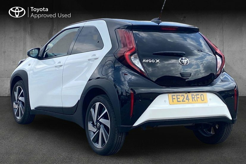 Toyota Aygo X 1.0 Vvt-i Edge Hatchback 72 Ps FE24RFO White #4