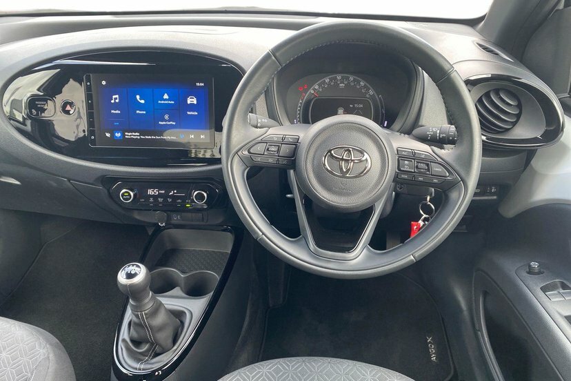 Toyota Aygo X 1.0 Vvt-i Edge Hatchback 72 Ps FE24RFO White #6