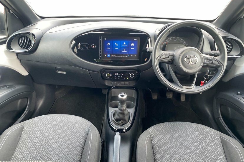 Toyota Aygo X 1.0 Vvt-i Edge Hatchback 72 Ps FE24RFO White #5