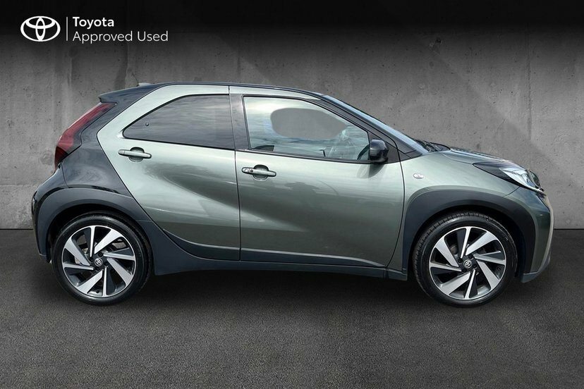 Toyota Aygo X 1.0 Vvt-i Exclusive Hatchback 7 DF23WWY Green #4