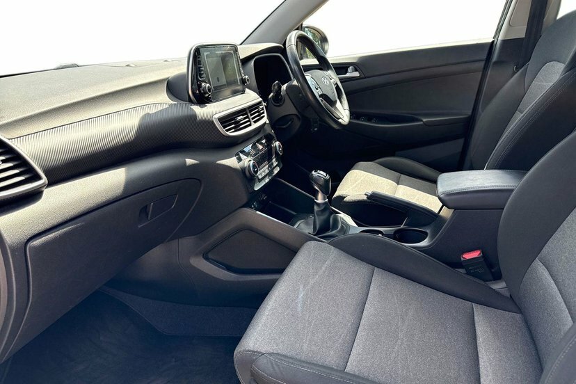 Hyundai Tucson 1.6 Gdi Se Nav Suv 132 Ps NH19OKR Black #2