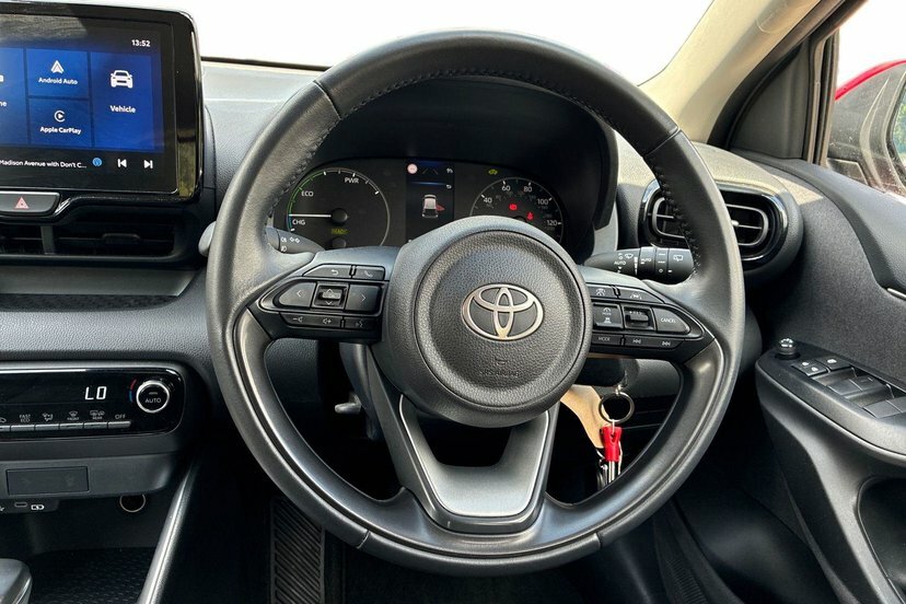 Toyota Yaris 1.5 Vvt-h Icon Hatchback Hybrid E-cvt RK73PVF Red #6