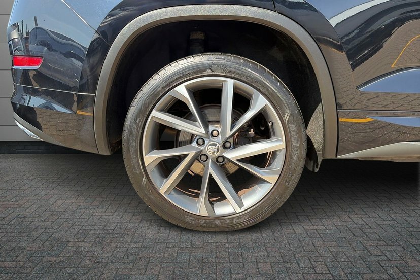 Skoda Kodiaq 2.0 Tsi Sportline Suv Dsg 4Wd 7 Seat Black #5