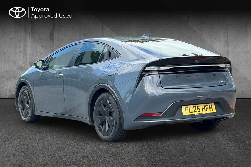 Toyota Prius 2.0 13.6Kwh Design Hatchback Plug-in Hy FL25HFM #3