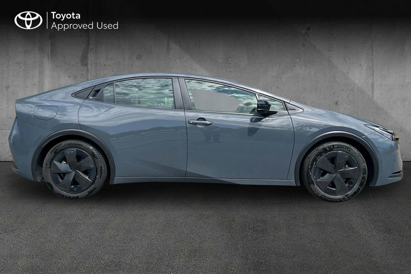 Toyota Prius 2.0 13.6Kwh Design Hatchback Plug-in Hy FL25HFM #4