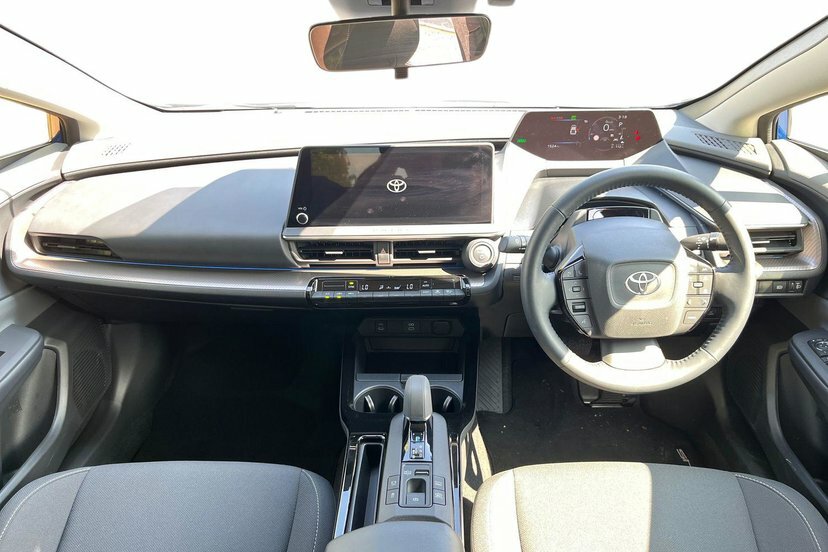 Toyota Prius 2.0 13.6Kwh Design Hatchback Plug-in Hy #6