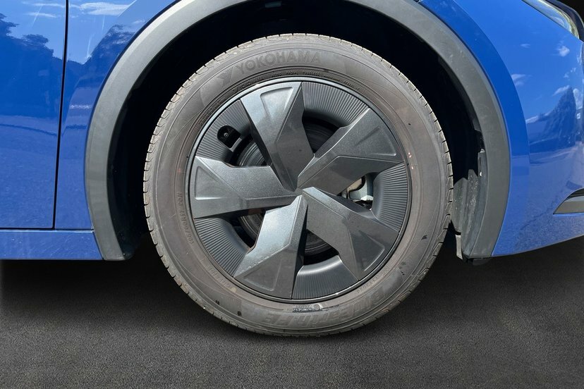 Toyota Prius 2.0 13.6Kwh Design Hatchback Plug-in Hy #5