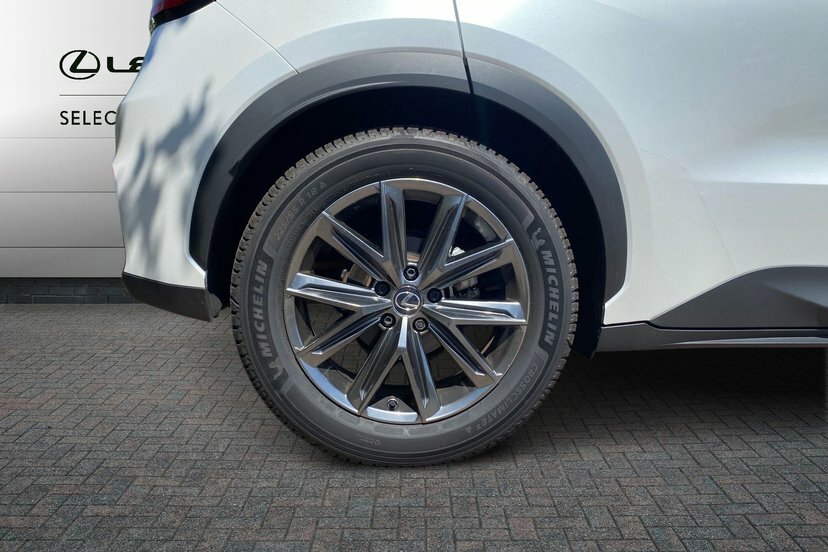 Lexus LBX 1.5 Vvt-ie Premium Plus Suv Hybrid E-cv White #5