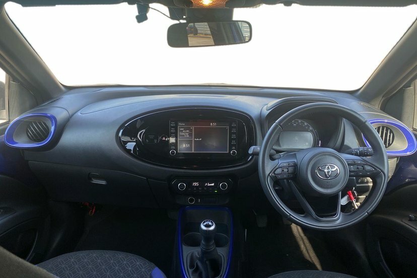 Toyota Aygo X 1.0 Vvt-i Edge Hatchback 72 Ps RO72FZB Blue #4