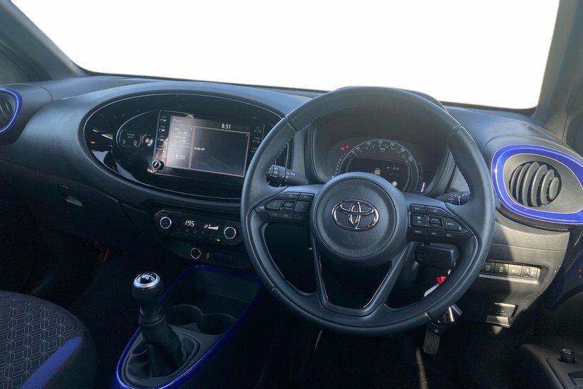 Toyota Aygo X 1.0 Vvt-i Edge Hatchback 72 Ps RO72FZB Blue #5