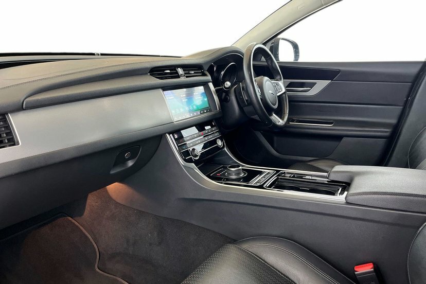 Jaguar XF 2.0D Prestige Sportbrake Black #2