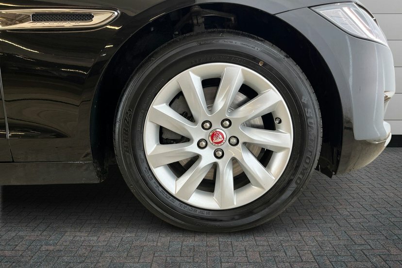 Jaguar XF 2.0D Prestige Sportbrake Black #5