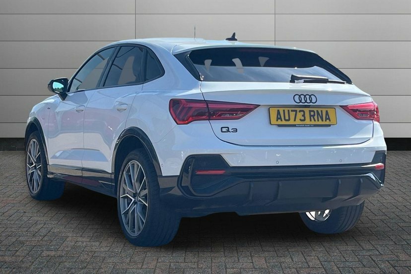 Audi Q3 1.4 Tfsie 45 Vorsprung Sportback Plug-i White #3