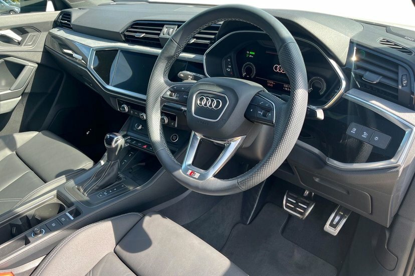 Audi Q3 1.4 Tfsie 45 Vorsprung Sportback Plug-i White #6