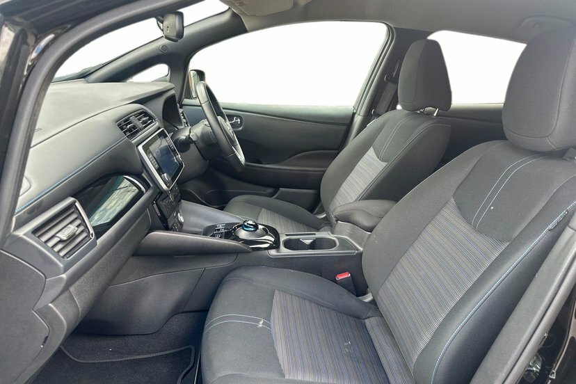 Nissan Leaf 39Kwh N-connecta Hatchback 150 GY74YYH Black #2