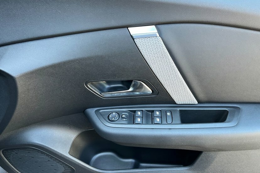 Citroen e-C4 50Kwh Sense 7.4Kw Charger #13
