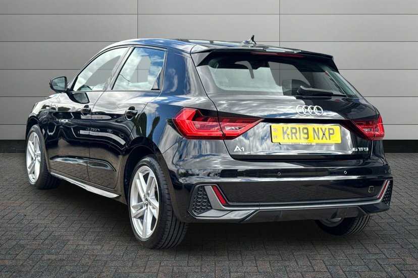 Audi A1 1.5 Tfsi 35 S Line Sportback S Tronic Black #3