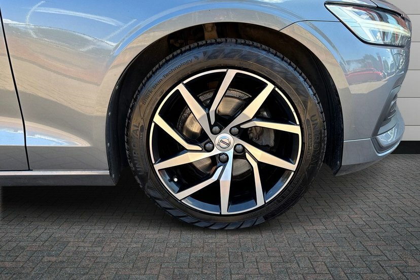 Volvo V60 2.0 T4 Momentum Plus Estate 190 P Grey #5