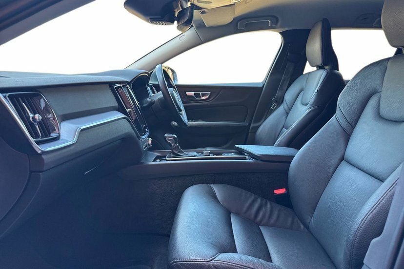 Volvo V60 2.0 T4 Momentum Plus Estate 190 P Grey #2