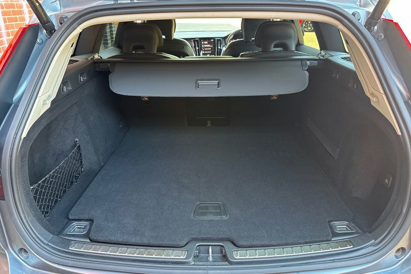 Volvo V60 V60 Momentum B3 Mhev Grey #9