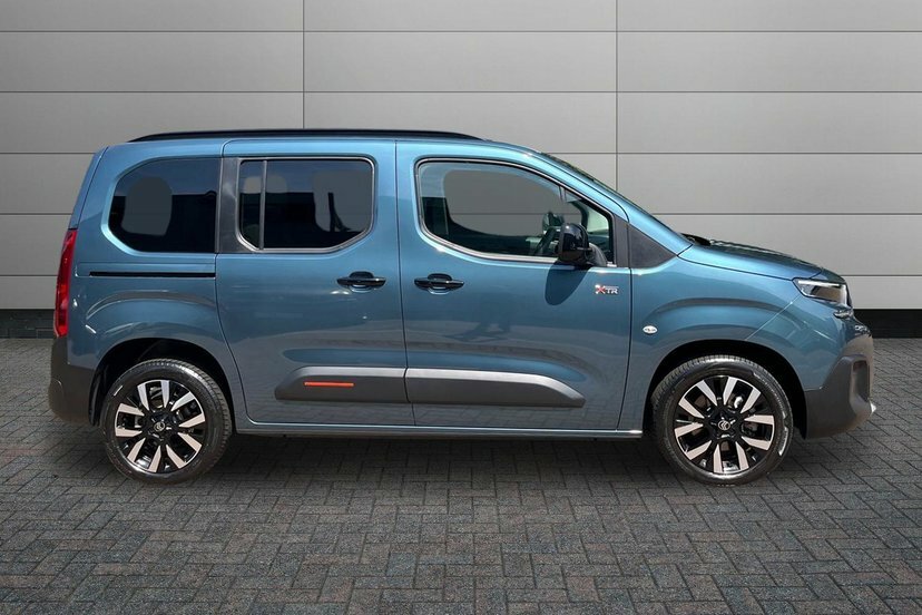 Citroen e-Berlingo 52Kwh Max M Mpv 11Kw Charger Blue #4