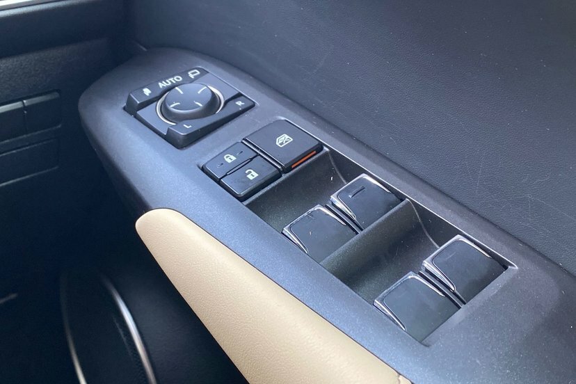Lexus NX 300H 2.5 Premium Sport Edition Cvt Red #16