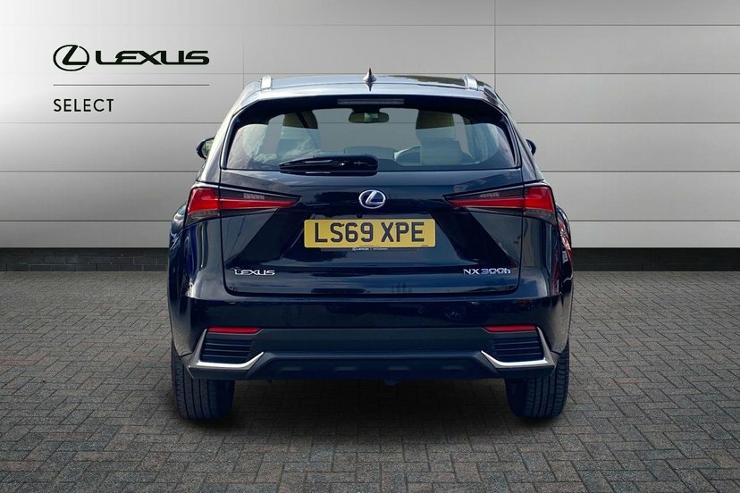 Lexus NX 300H 2.5 Premium Sport Edition Cvt Red #9