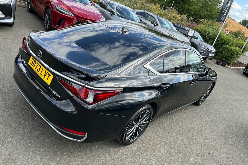 Lexus ES 300H 2.5 Takumi Cvt White #38