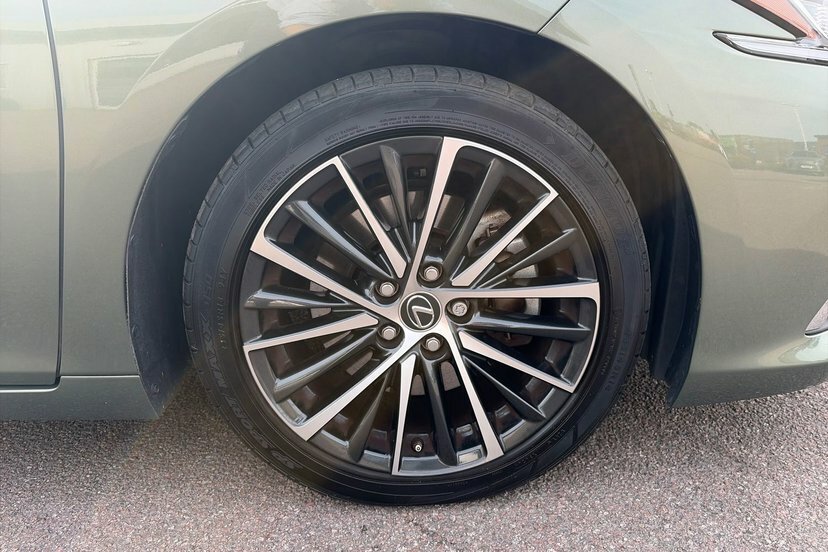 Lexus ES 300H 2.5 F-sport Cvt White #26