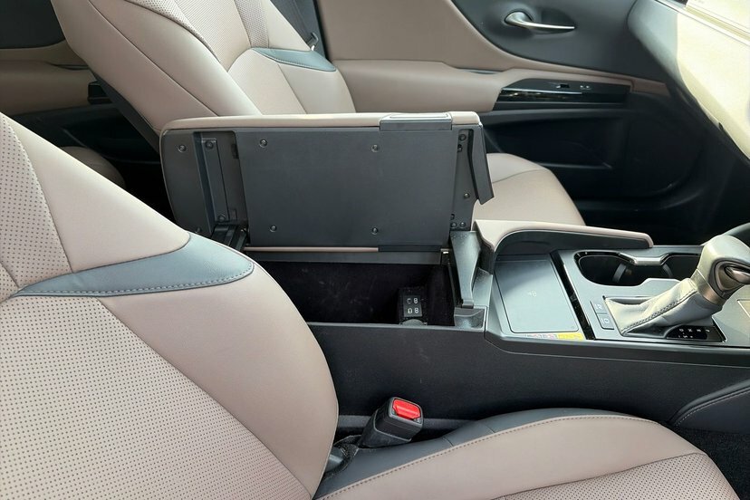 Lexus ES 300H 2.5 F-sport Cvt White #24