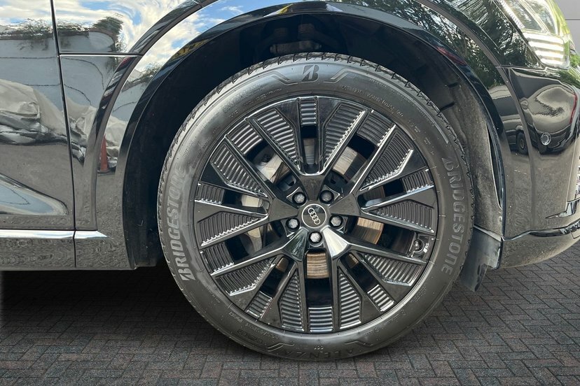 Audi Q8 e tron 55 Black Edition Suv Quattro Tec Black #5