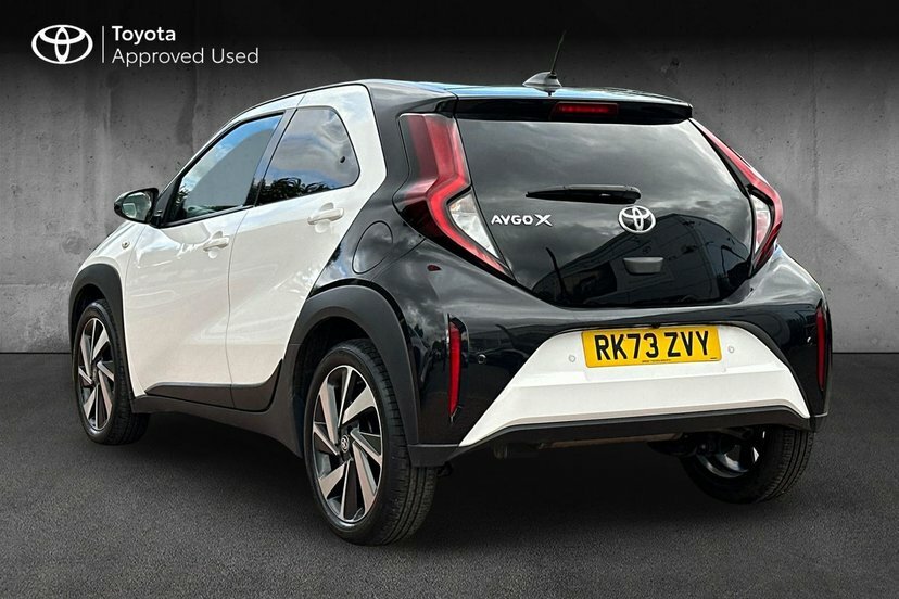 Toyota Aygo X 1.0 Vvt-i Edge Hatchback 72 Ps RK73ZVY Black #4