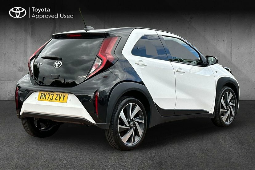 Toyota Aygo X 1.0 Vvt-i Edge Hatchback 72 Ps RK73ZVY Black #2