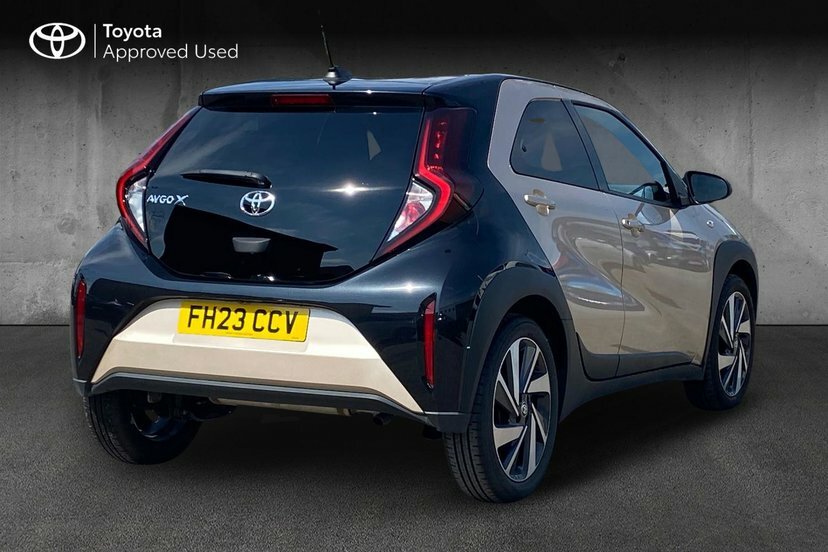 Toyota Aygo X 1.0 Vvt-i Edge Hatchback 72 Ps Black #2