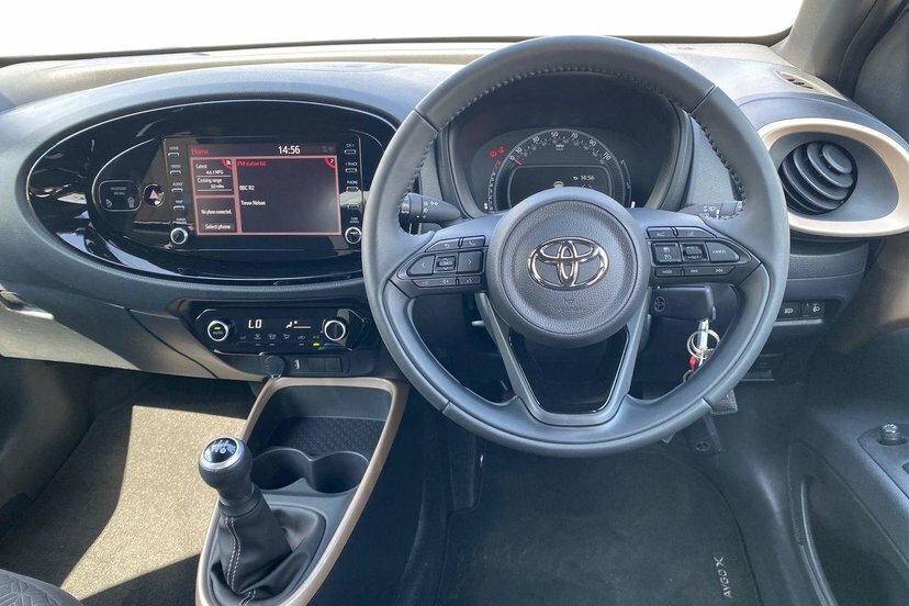 Toyota Aygo X 1.0 Vvt-i Edge Hatchback 72 Ps Black #6
