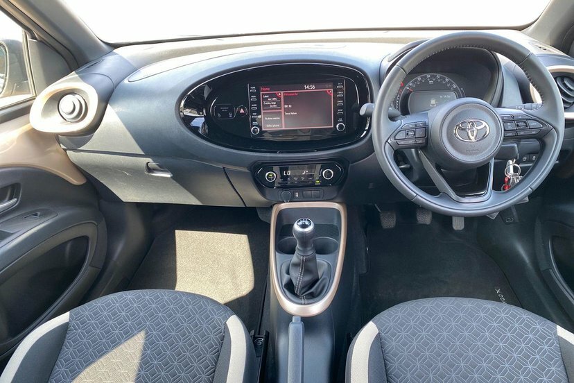 Toyota Aygo X 1.0 Vvt-i Edge Hatchback 72 Ps Black #5