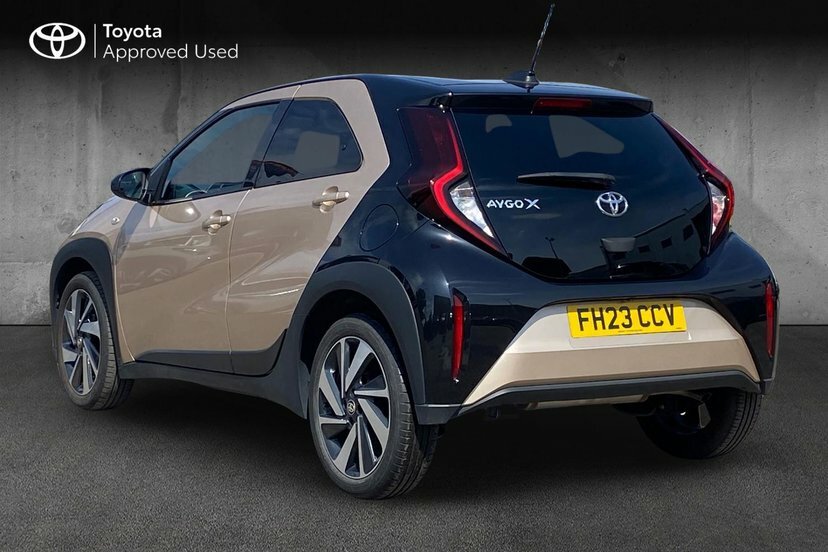 Toyota Aygo X 1.0 Vvt-i Edge Hatchback 72 Ps Black #4