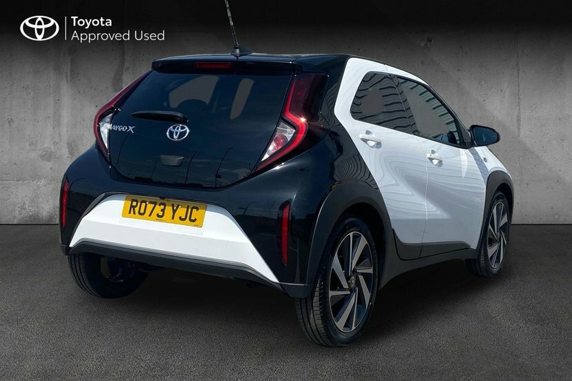 Toyota Aygo X 1.0 Vvt-i Edge Hatchback 72 Ps RO73YJC Black #2