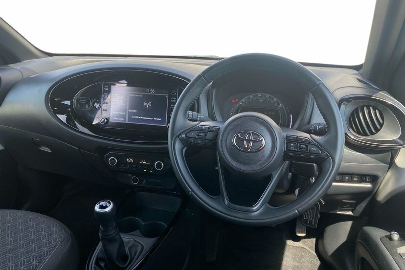 Toyota Aygo X 1.0 Vvt-i Edge Hatchback 72 Ps RO73YJC Black #6