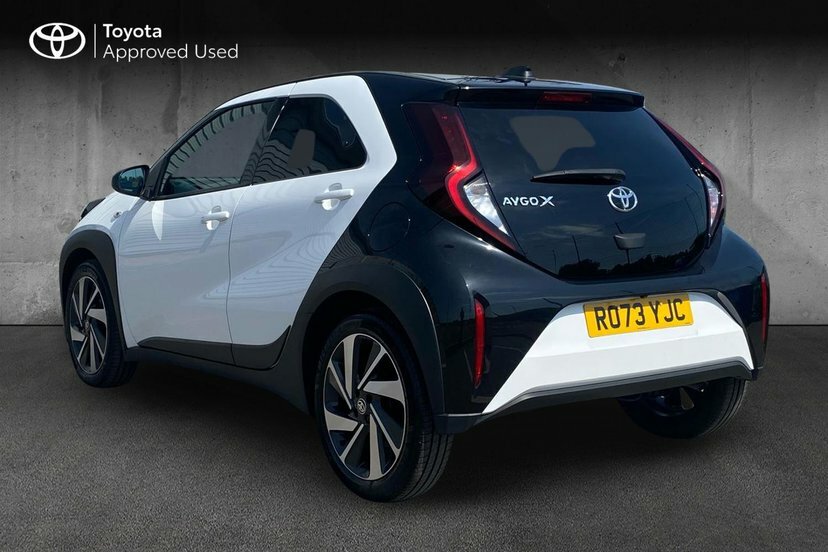 Toyota Aygo X 1.0 Vvt-i Edge Hatchback 72 Ps RO73YJC Black #4