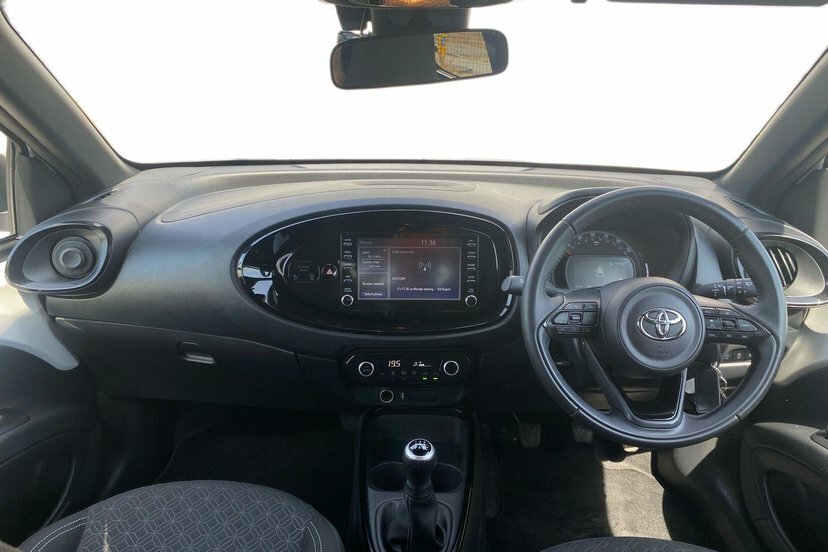 Toyota Aygo X 1.0 Vvt-i Edge Hatchback 72 Ps RO73YJC Black #5