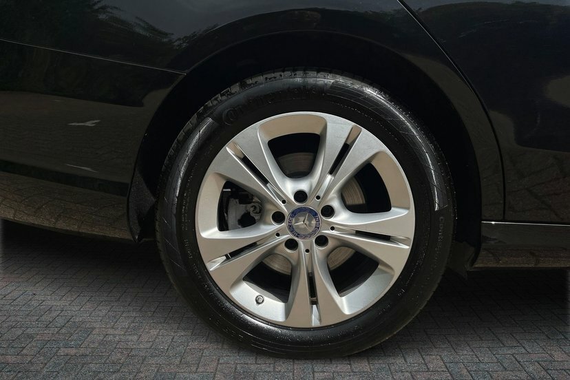 Mercedes-Benz C Class C200 Se Executive Edition Saloon Black #4