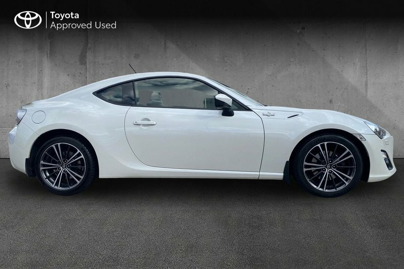 Toyota GT86 Coupe Orange #16