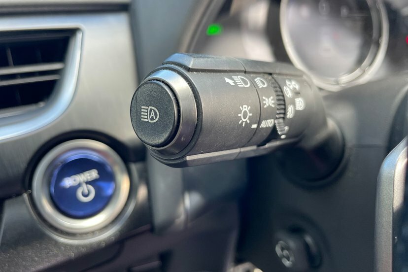 Lexus UX 250H 2.0 F-sport Cvt Nav White #44