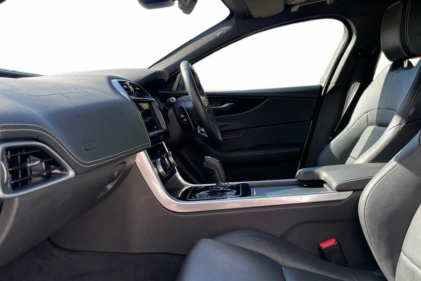 Jaguar XE 2.0 D200 Mhev R-dynamic S Saloon White #3