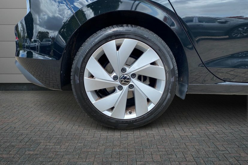 Volkswagen Golf 1.5 Etsi Mhev Match Hatchback Hybrid Ds Black #5