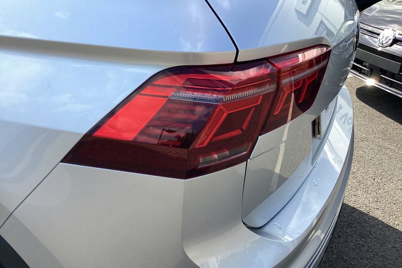 Volkswagen Tiguan Elegance Silver #16