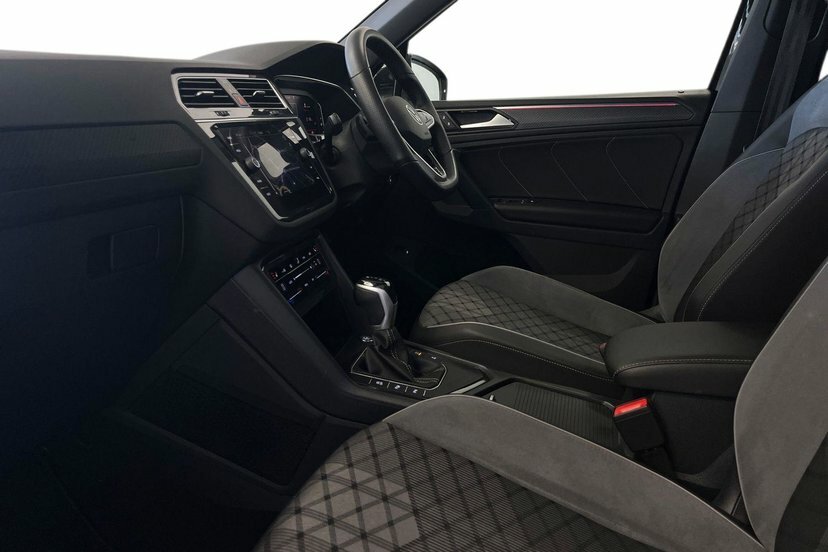 Volkswagen Tiguan 2.0 Tdi Black Edition Suv Dsg 150 Ps AU73VJV Black #2
