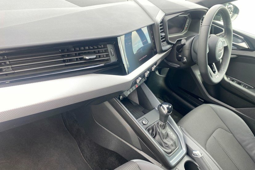 Audi A1 1.0 Tfsi 30 S Line Sportback S Tronic EA26YWD Black #2